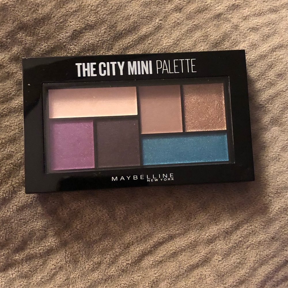 ✨NWOT Maybelline New York The City Mini Palette✨